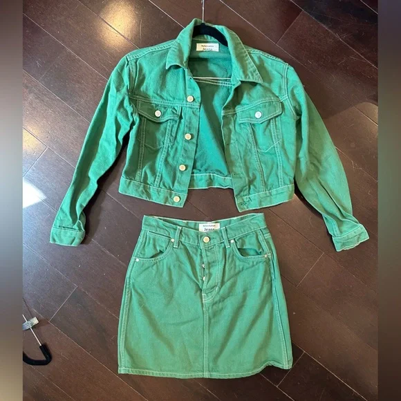 Reformation Green Skirt Set - Picture 7 of 7